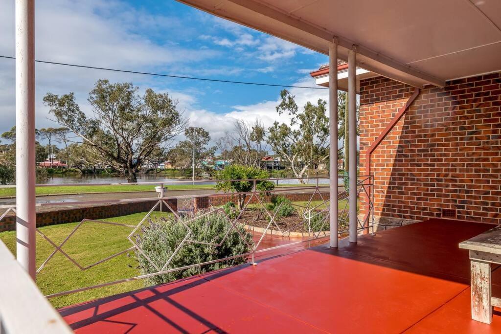 River Views In The Heart Of Town Villa Northam Exterior photo