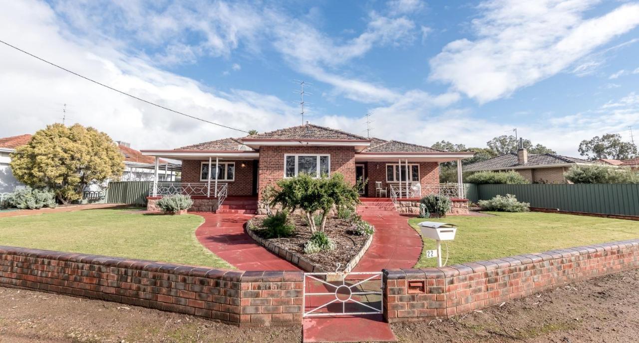 River Views In The Heart Of Town Villa Northam Exterior photo